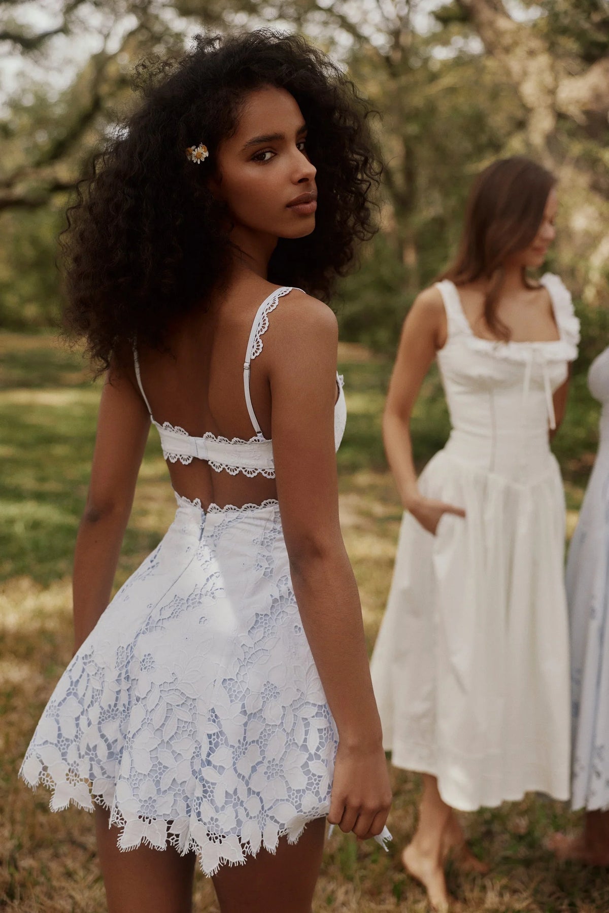 mini-robe d'été en broderie anglaise festonnée bleue