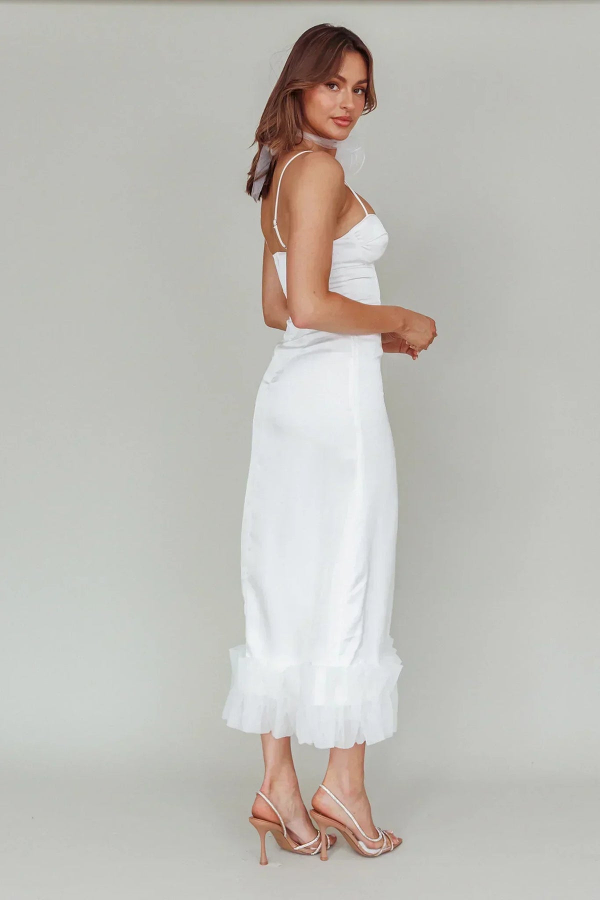 Robe mi-longue blanche Buona Sera Hem Decoration