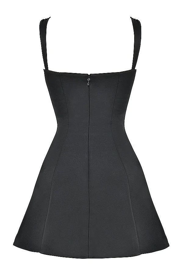 mini-robe noire en satin et dentelle