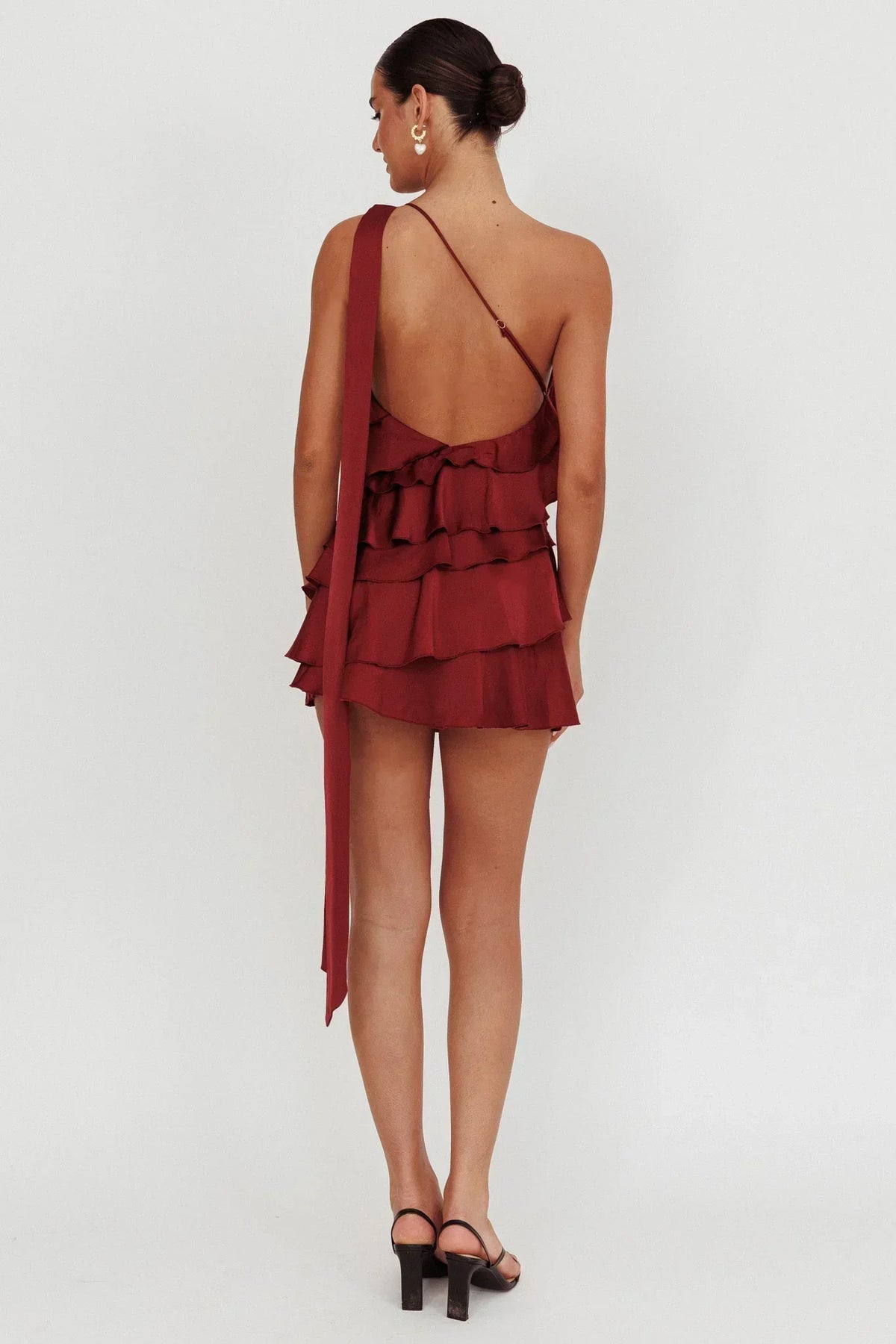 Robe Courte Asymétrique à Volants Étagés Arrabel Rouge Grenat