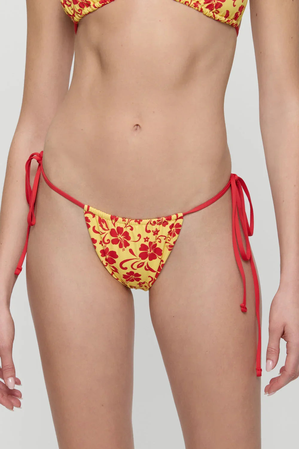 Bas de bikini string Tia Skimpy - Fleur préférée