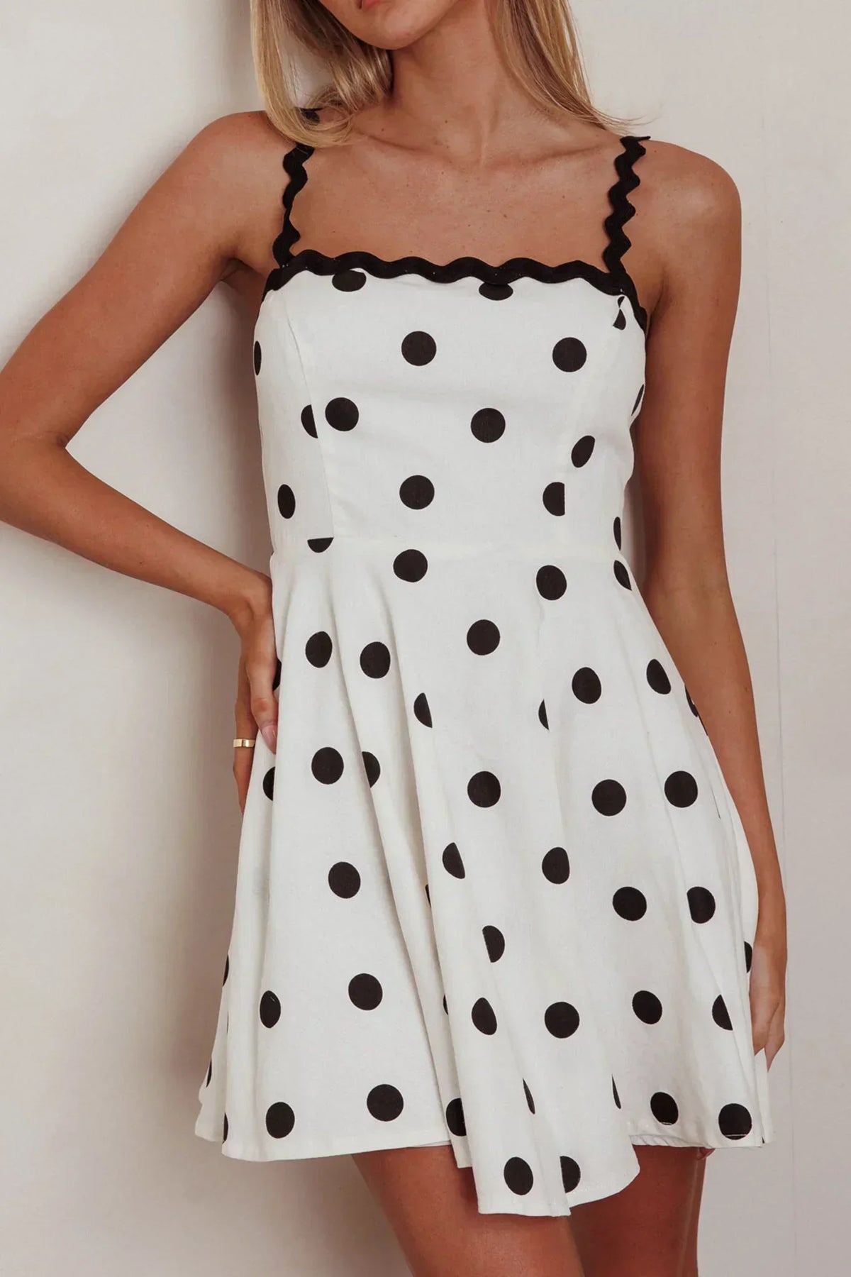 Robe mini à pois et galon fantaisie « Won Me Over » - Blanc