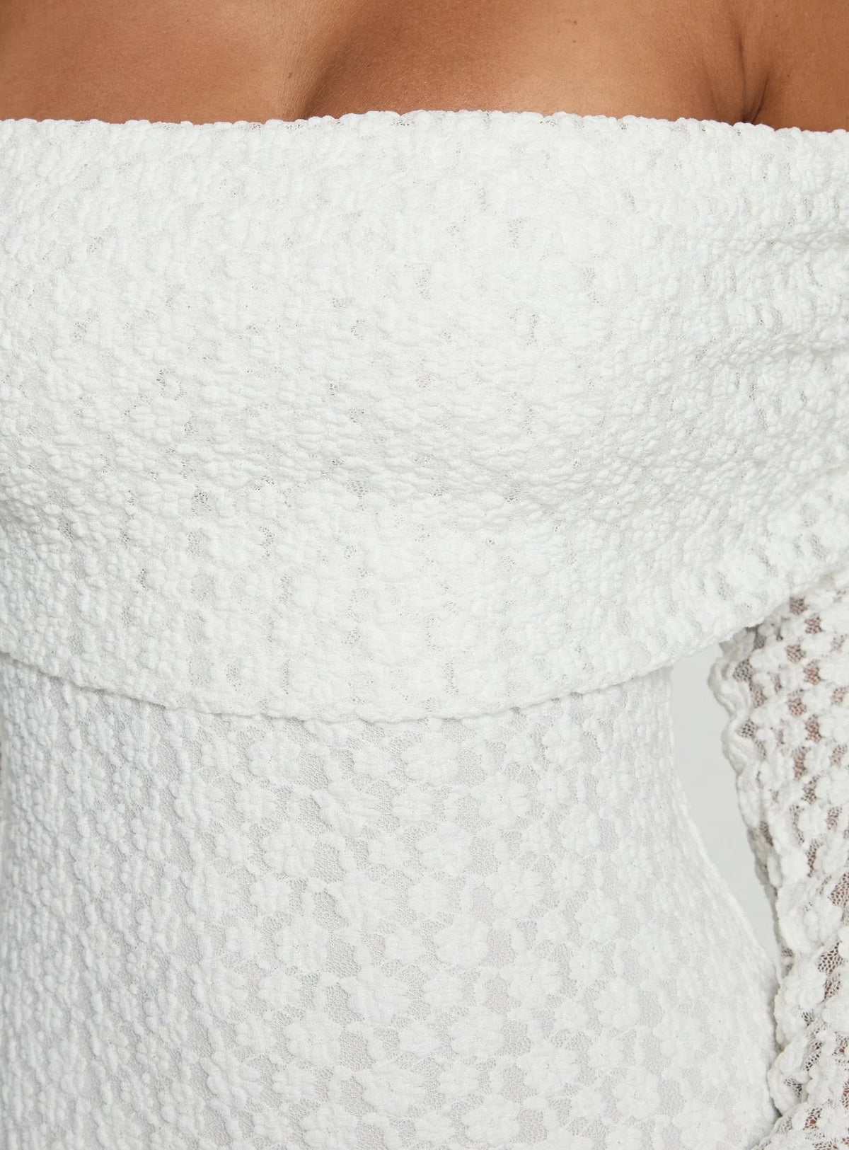 Robe longue Sofenna à manches longues et épaules dénudées, blanche