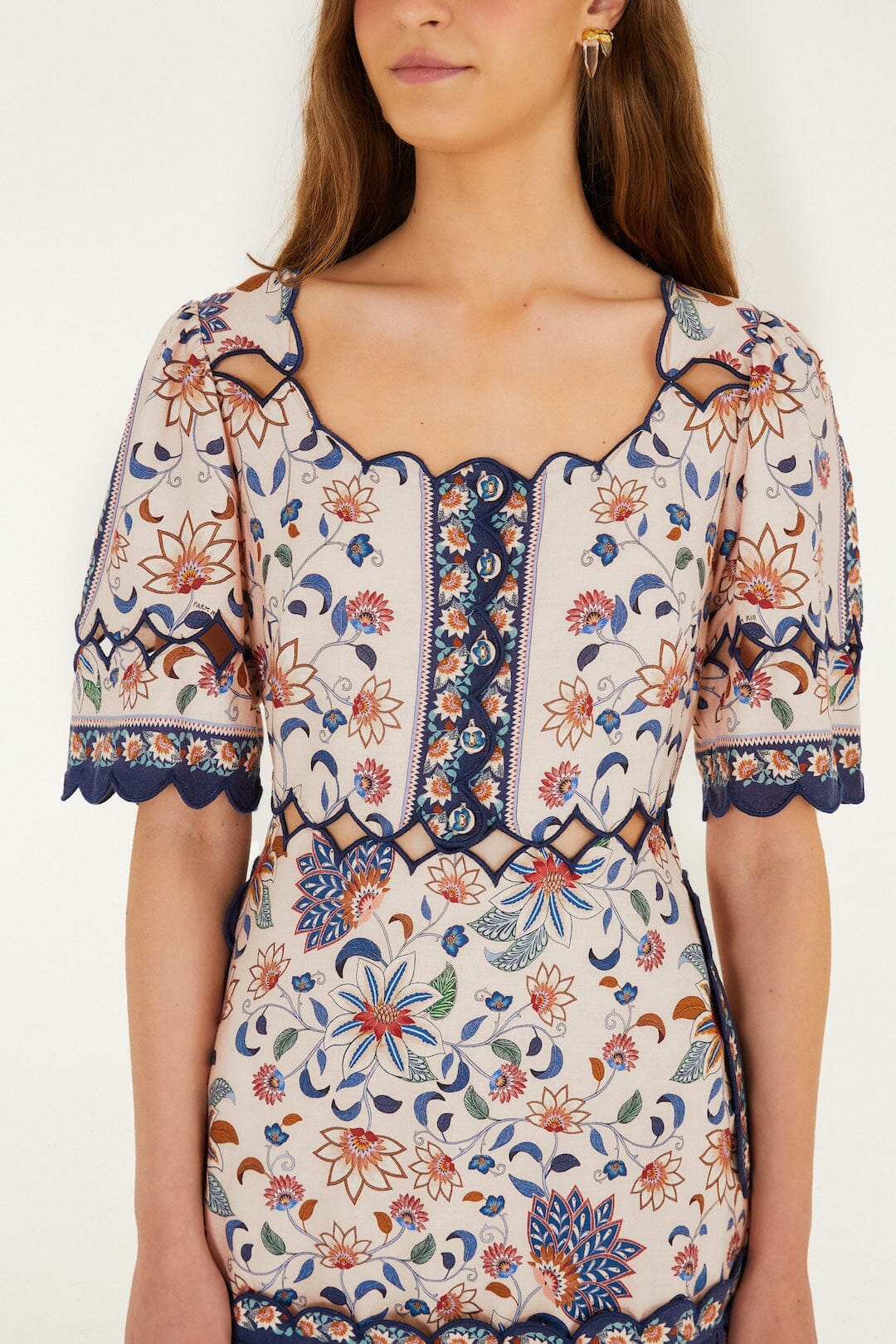 Mini-robe à découpes festonnées en tapisserie florale rose Delhi