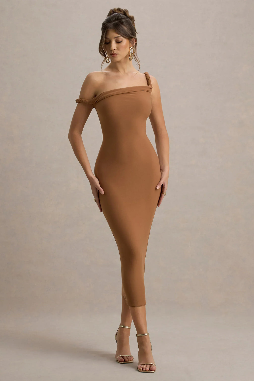 Salomé | Robe midi asymétrique torsadée marron