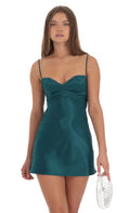 Robe en satin col cœur vert sarcelle