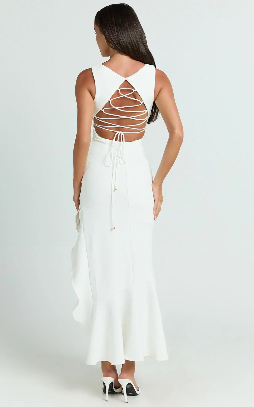 Robe longue Luiza – Robe blanche à corset et ourlet volanté
