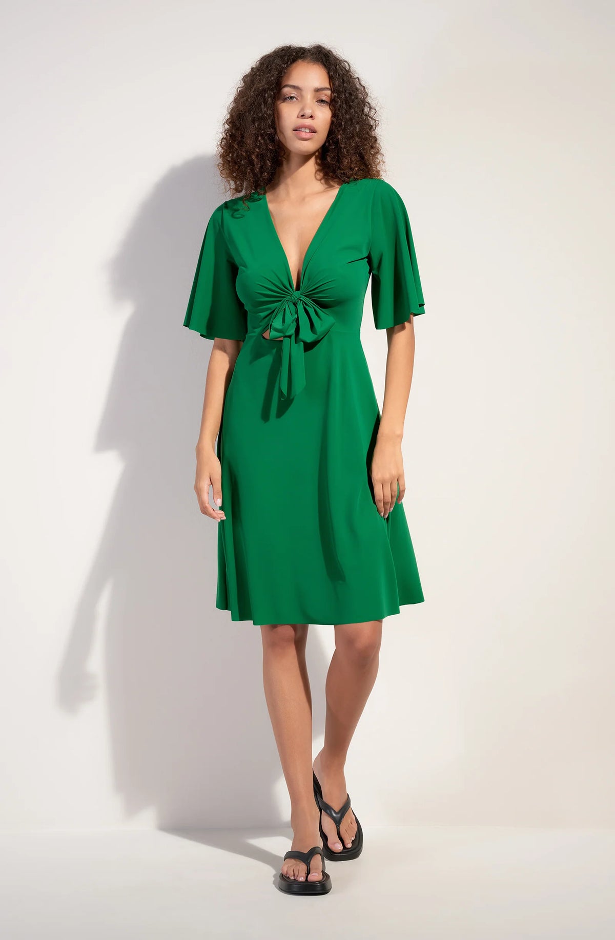 Robe courte Natt Jade en voile stretch à manches papillon