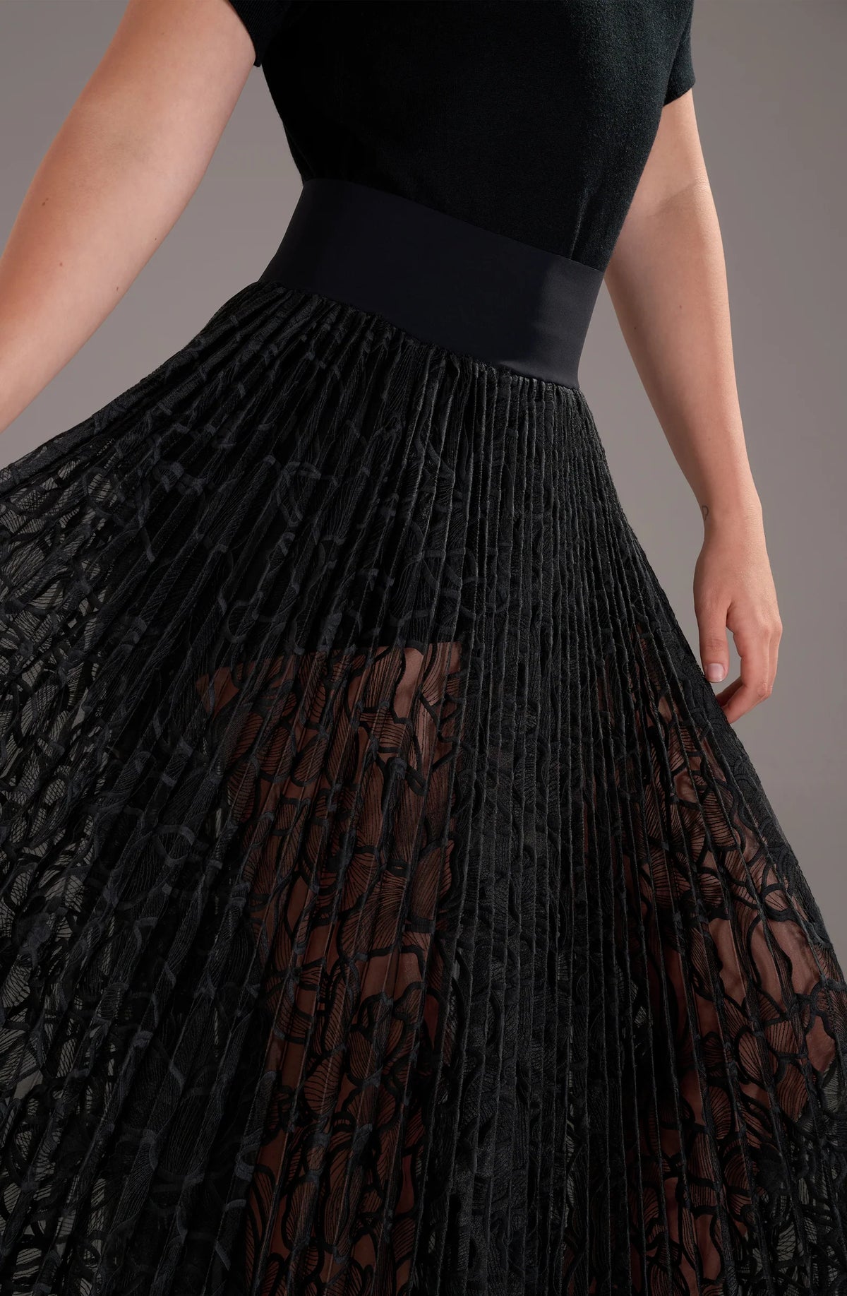 joee Black pleated maxi skirt