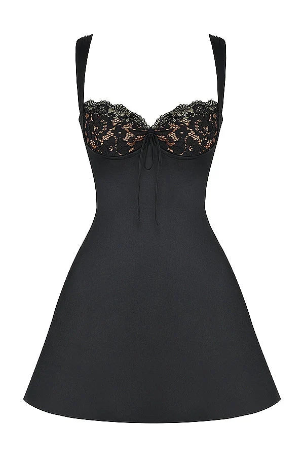 mini-robe noire en satin et dentelle