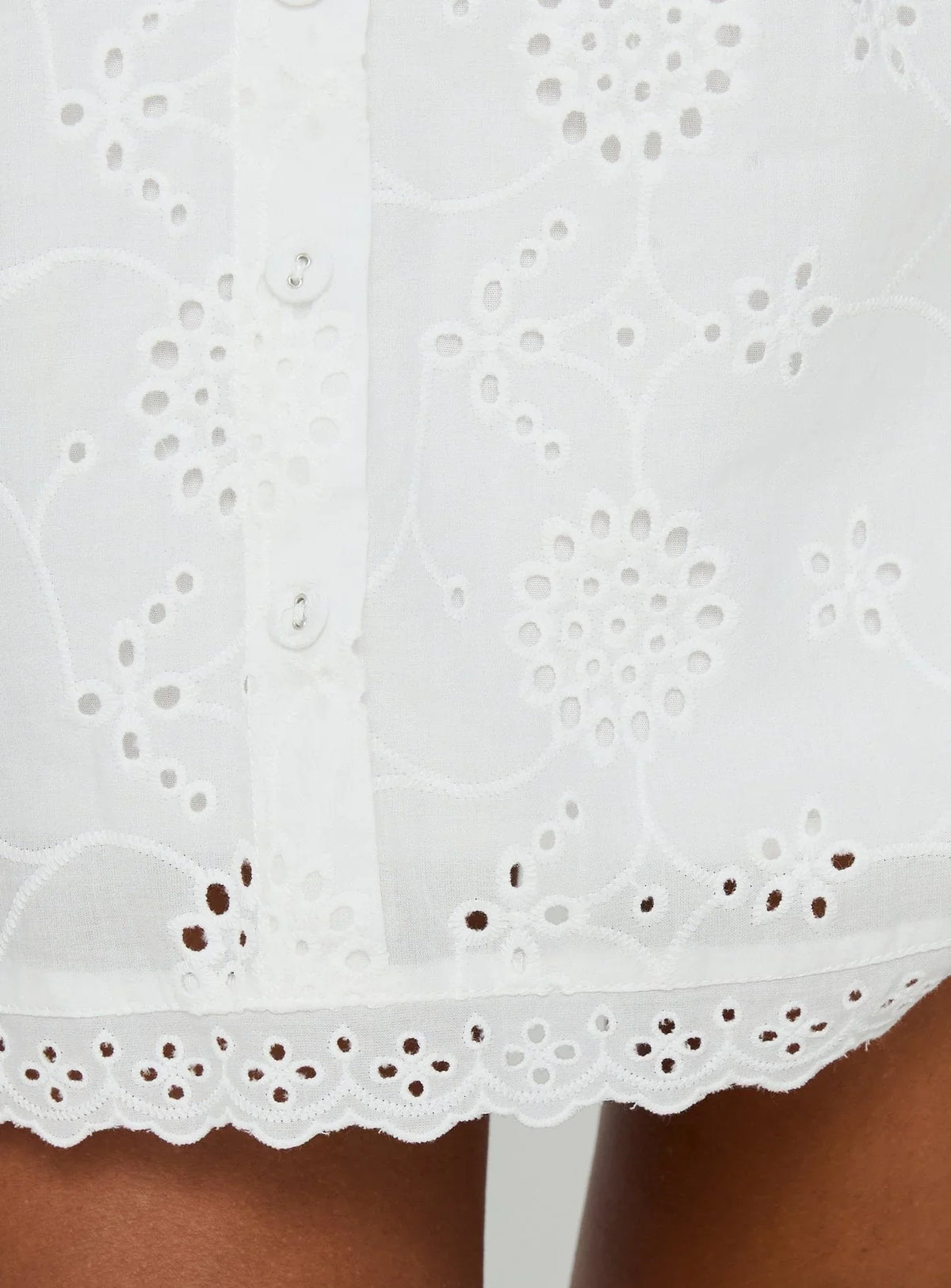 Robe courte Gabbey Anglaise Col V Blanche