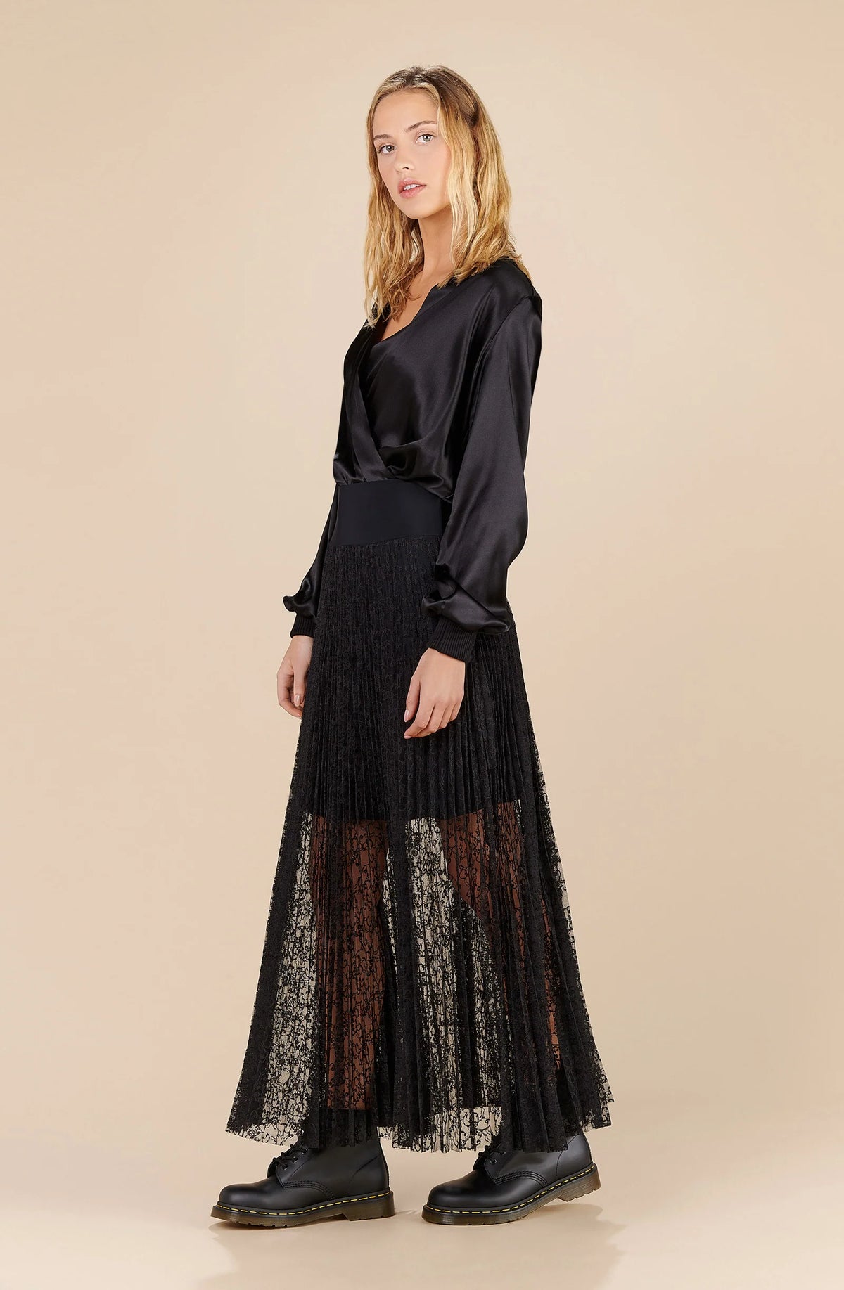 sundy Long black pleated skirt