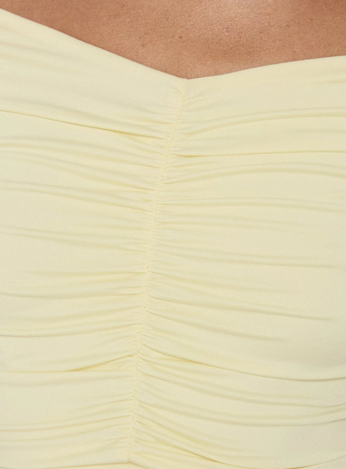 Robe mini drapée Keera à épaules dénudées Beurre