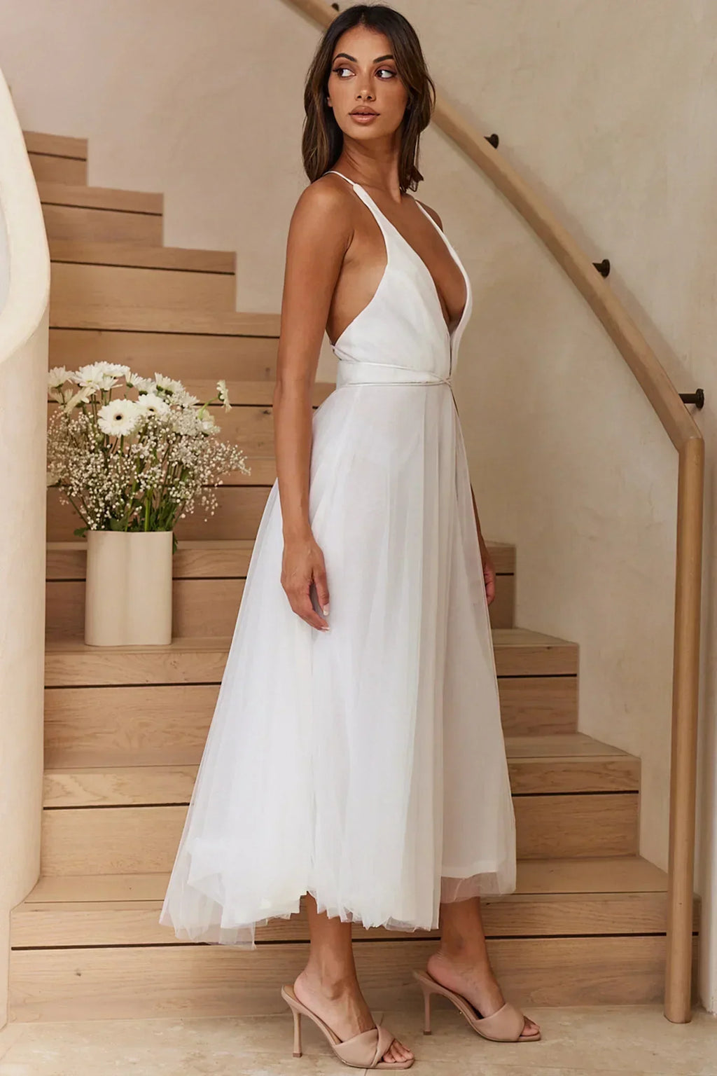 Robe Midi Blanche Superposition en Maille et Décolleté Plongeant Flottant