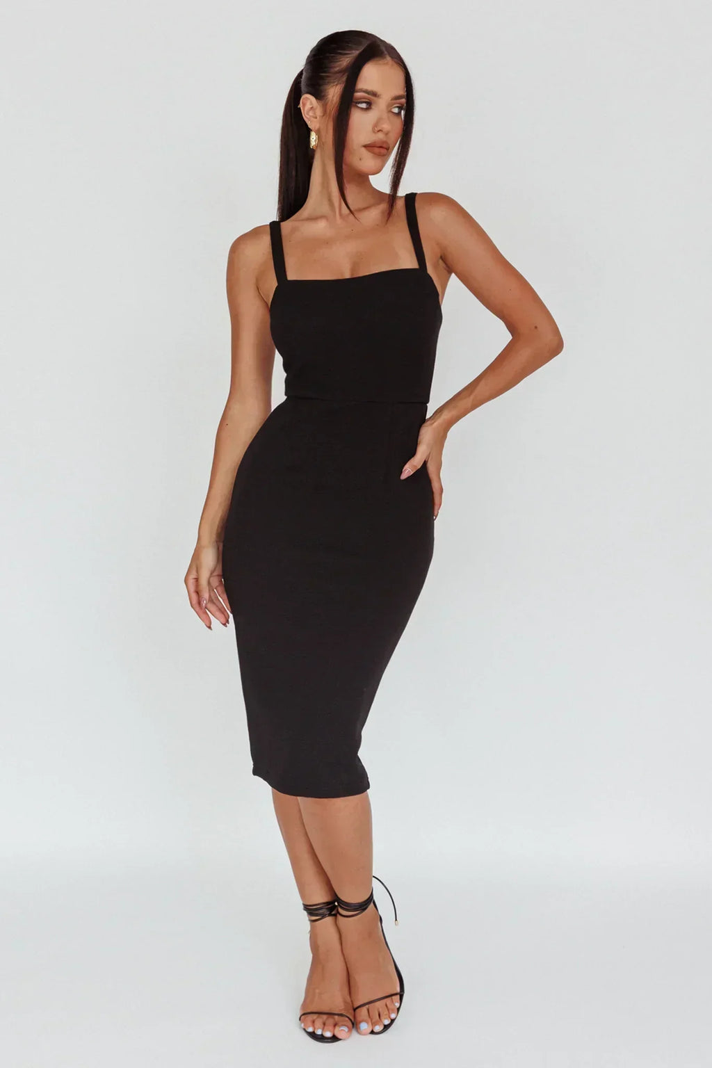 Robe midi Georgia noire à encolure carrée