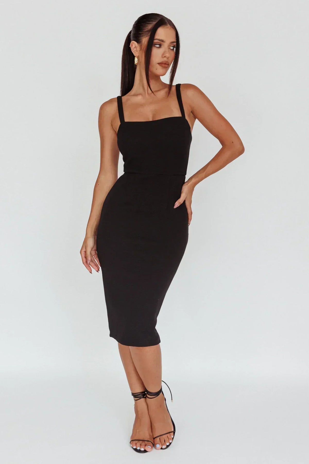 Robe midi Georgia noire à encolure carrée