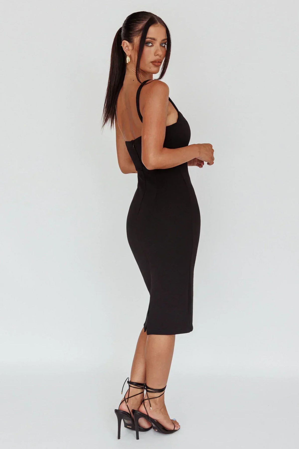 Robe midi Georgia noire à encolure carrée