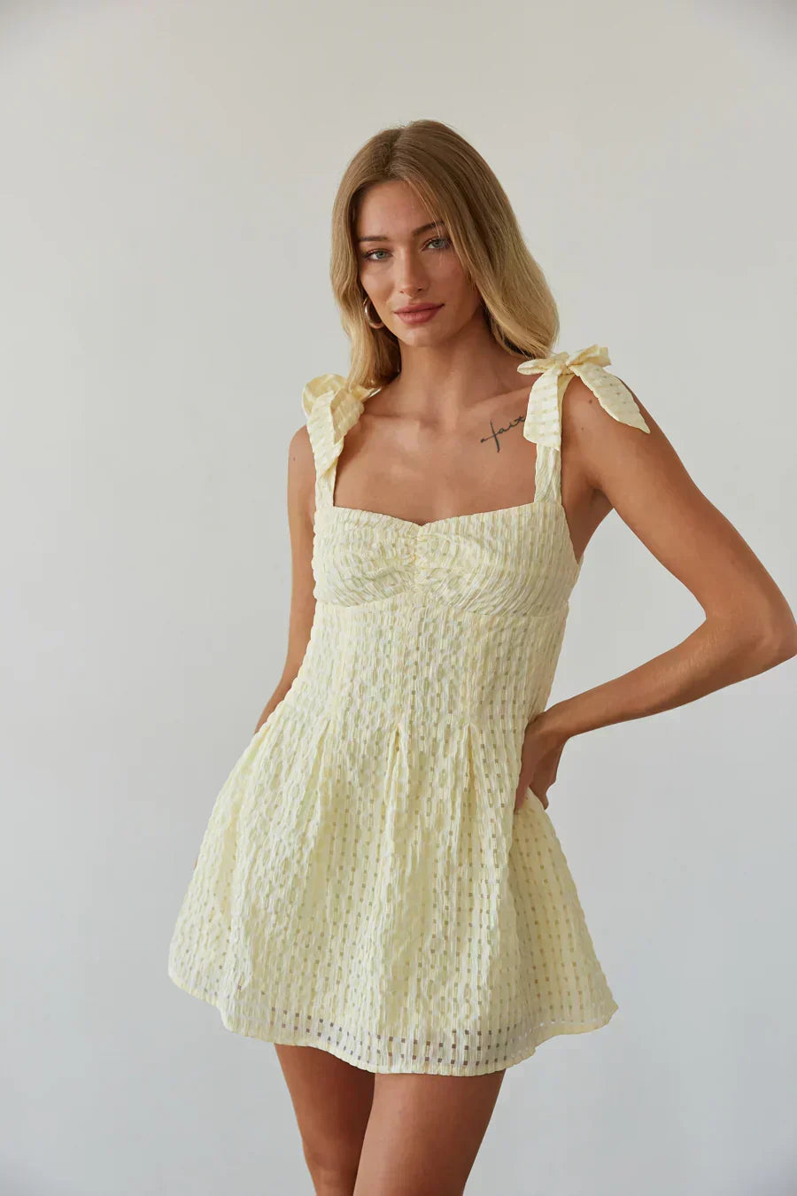 Robe courte Abby à fines bretelles et nœud vichy