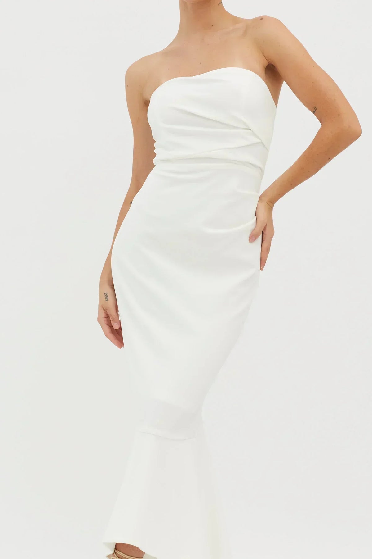 Robe midi froncée bustier Sharona blanche