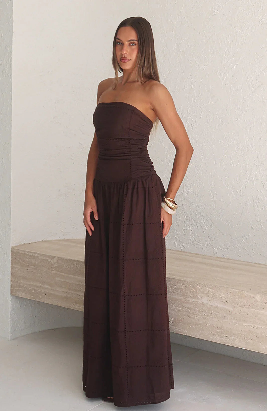 Robe longue bustier en broderie anglaise Bittersweet Babe – Chocolat