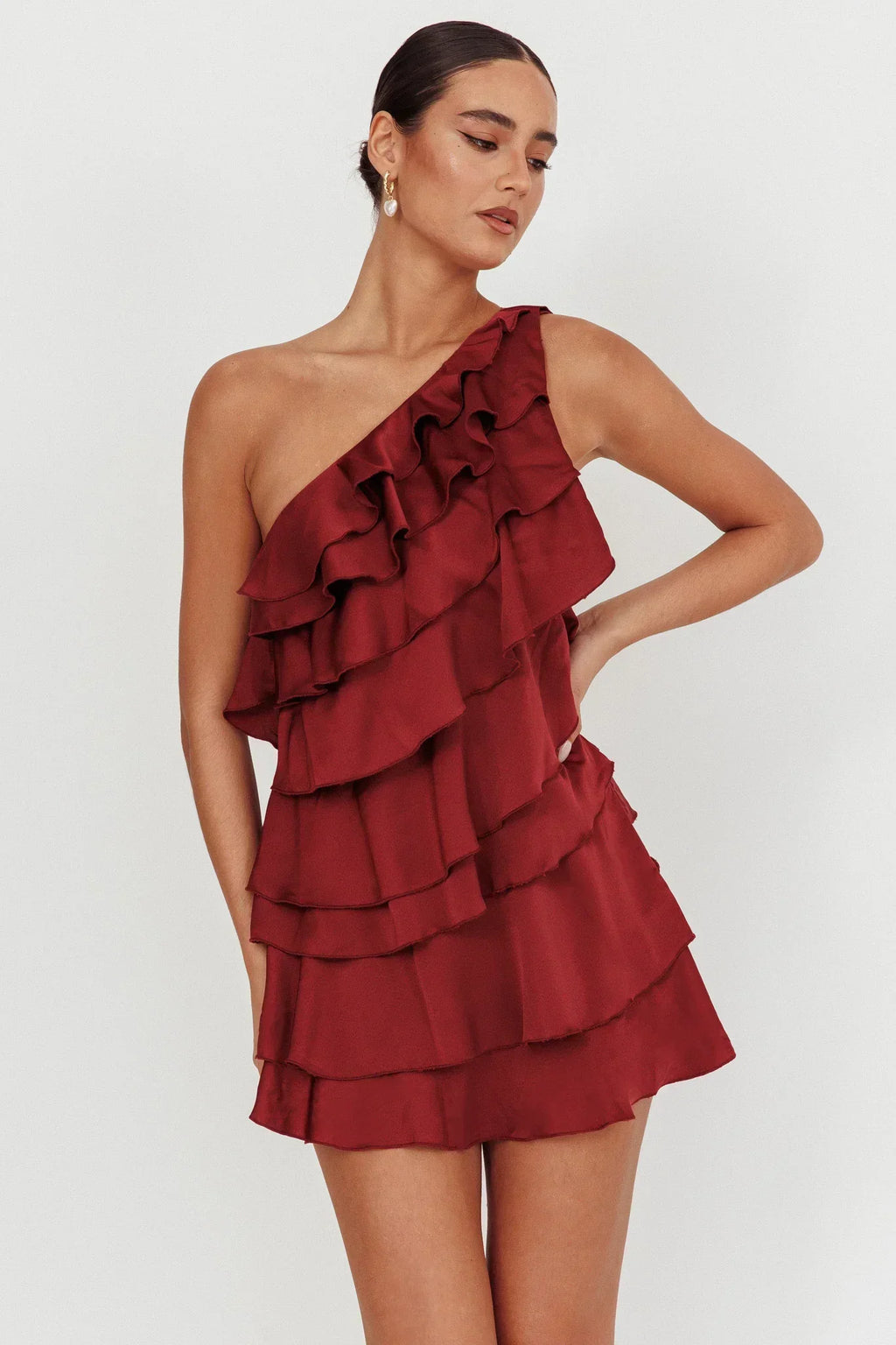 Robe Courte Asymétrique à Volants Étagés Arrabel Rouge Grenat