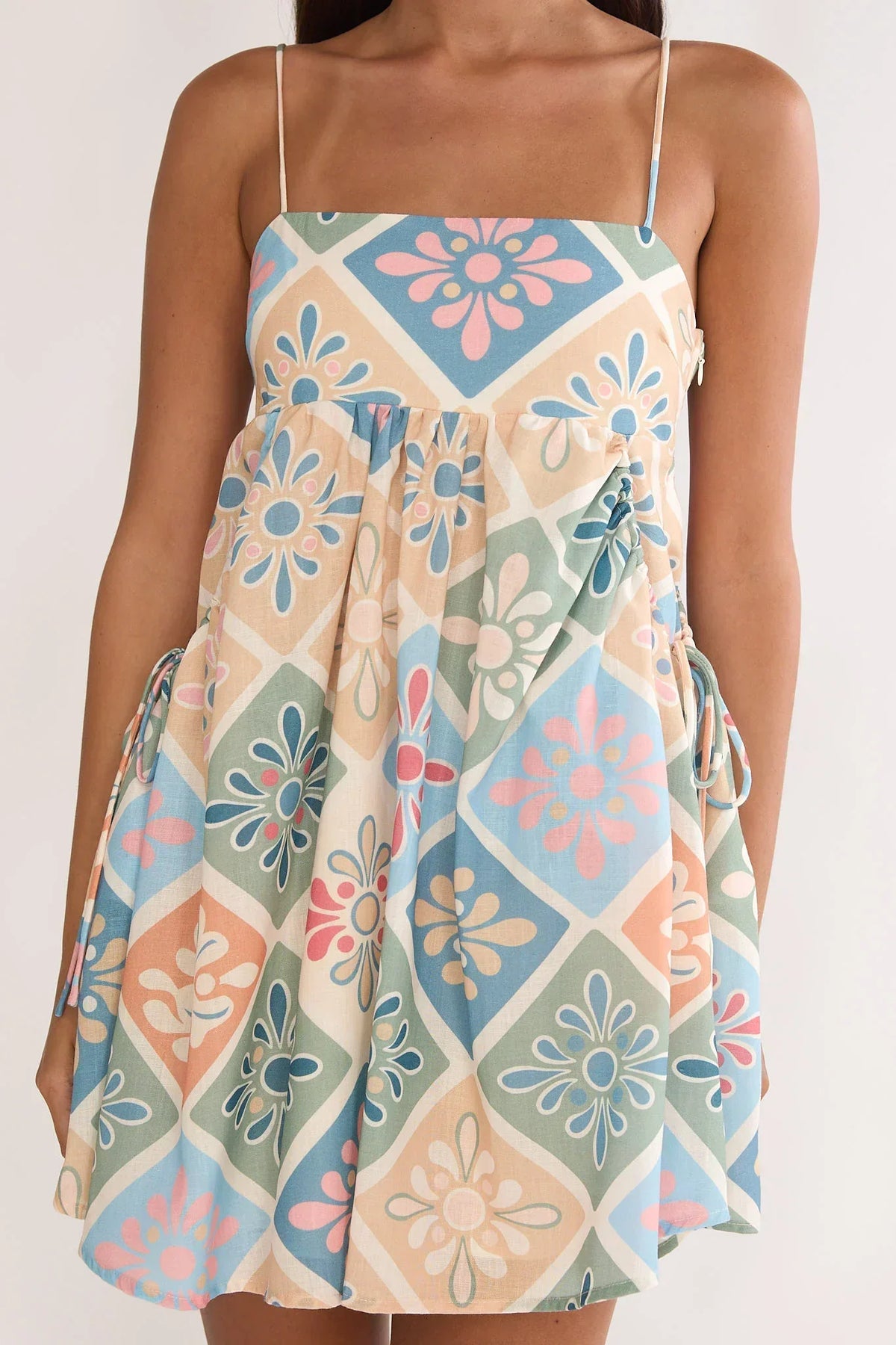 Mini-robe babydoll Terenza à dos noué, Vert Multicolore