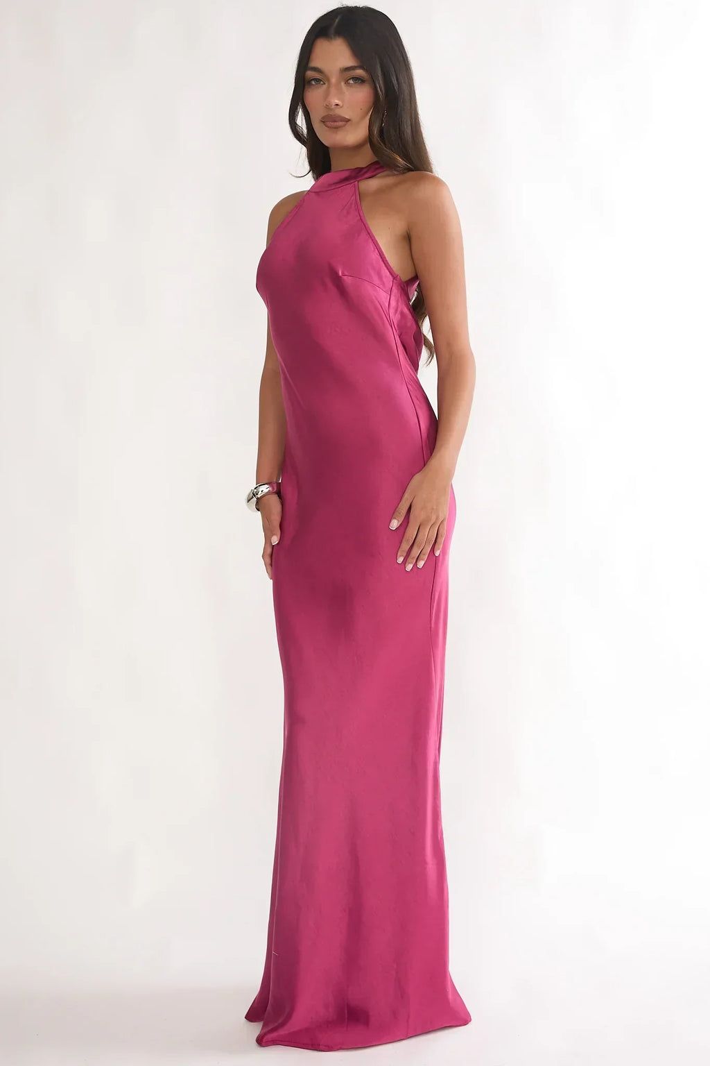 Robe longue Saphirra à dos ouvert et ample, coloris baie