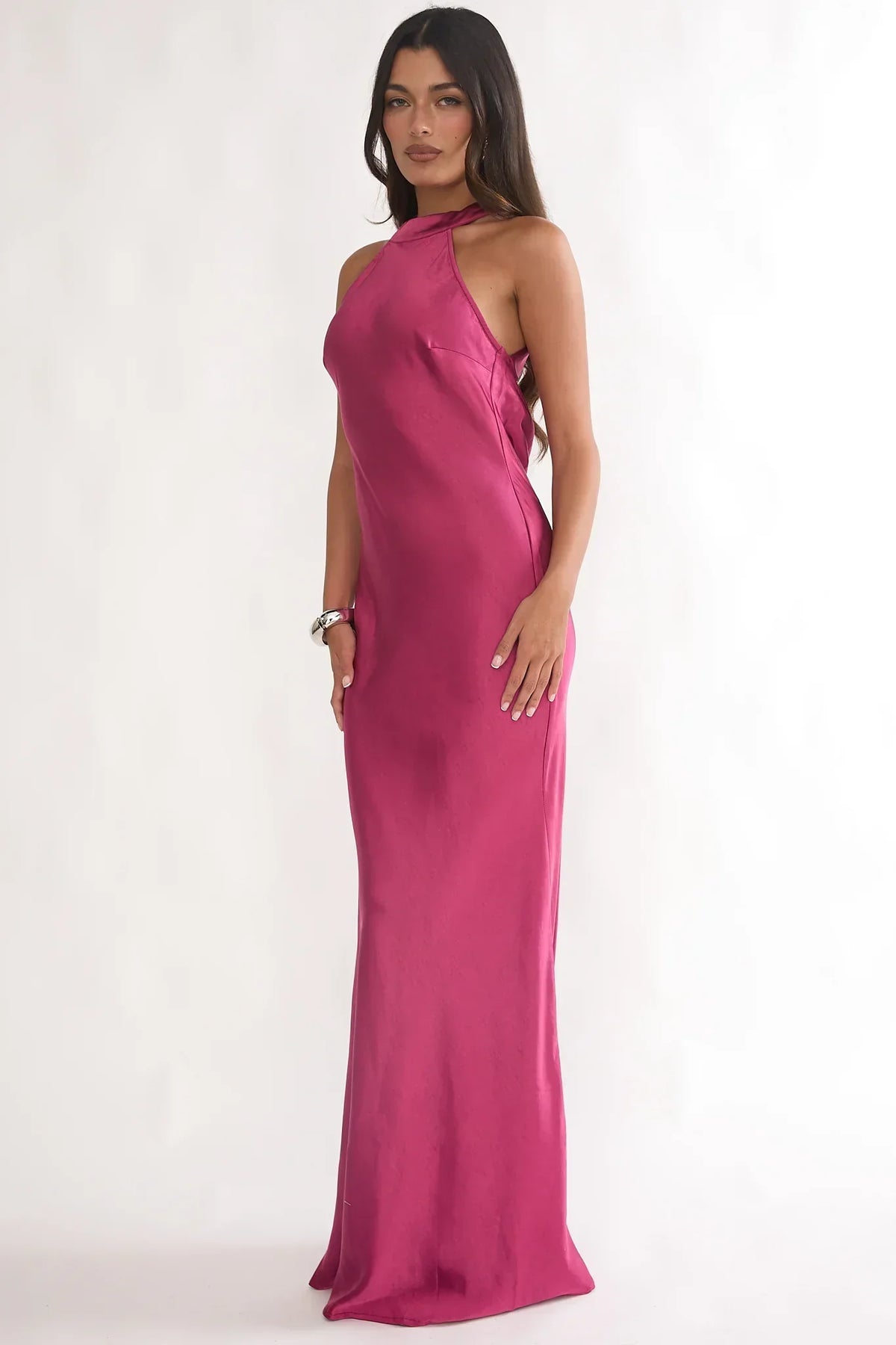 Robe longue Saphirra à dos ouvert et ample, coloris baie