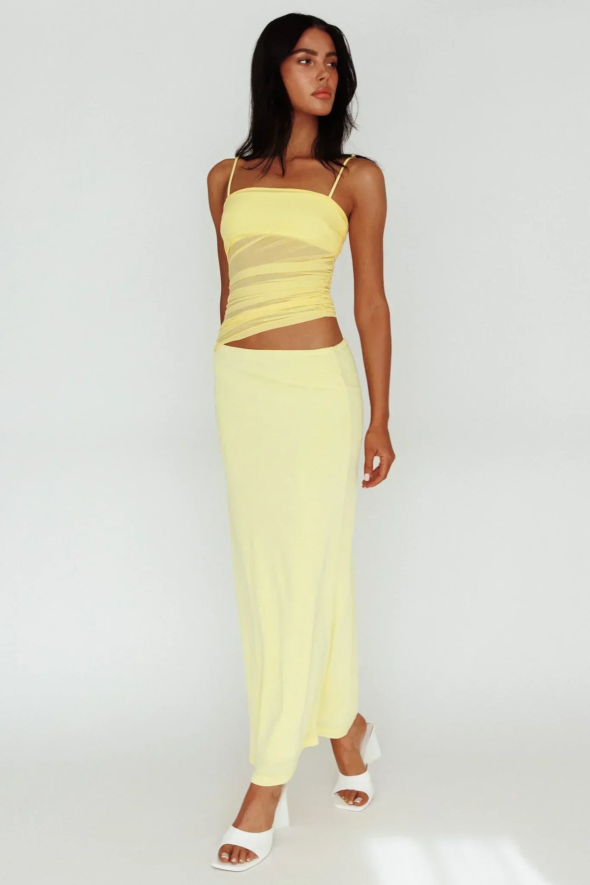 Lorely – Robe midi plissée – Jaune