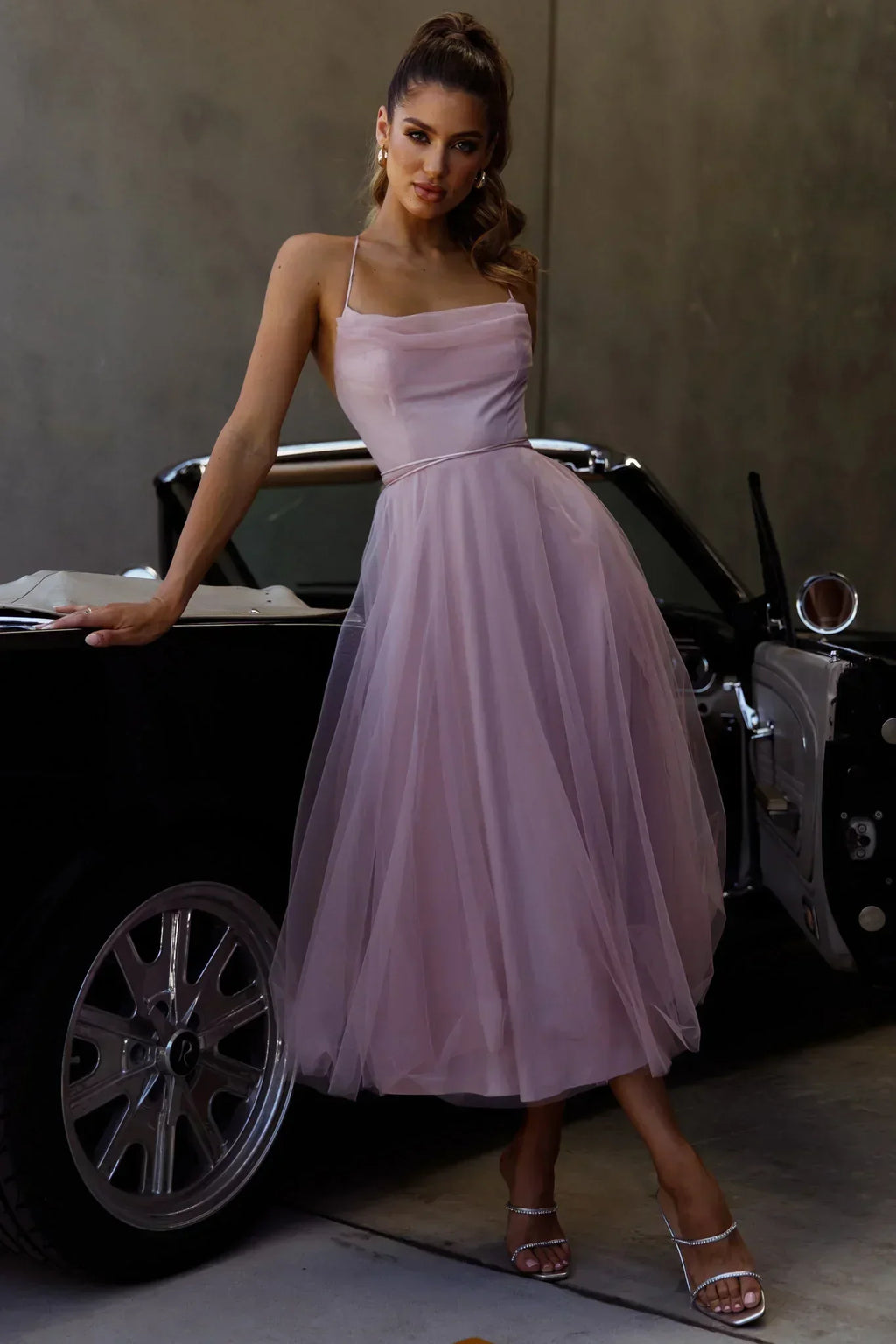 Robe midi plissée en tulle au décolleté style cache-cœur, coloris vieux rose