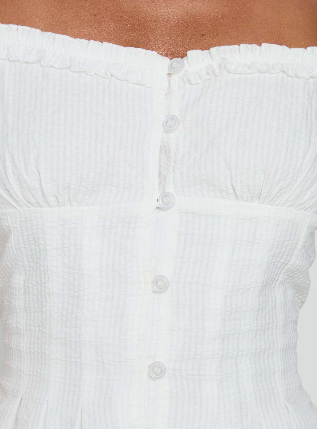 Mini-robe Zoela blanche à volants et épaules dénudées