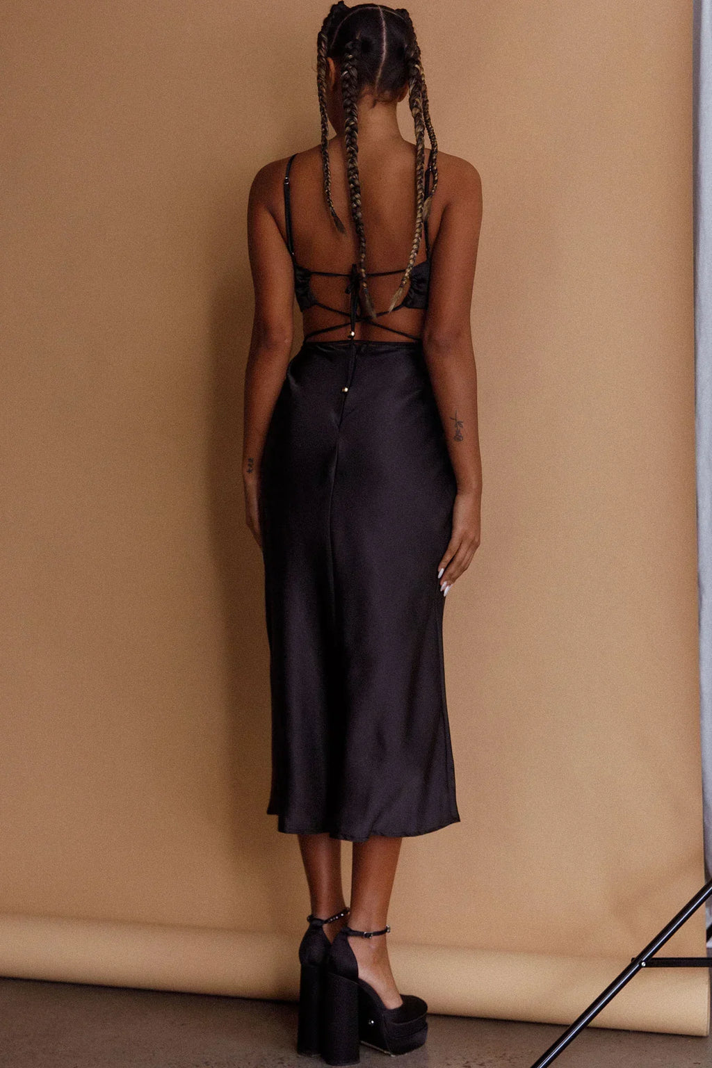 Robe midi noire à découpes et dos nu City Lights