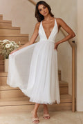 Robe Midi Blanche Superposition en Maille et Décolleté Plongeant Flottant