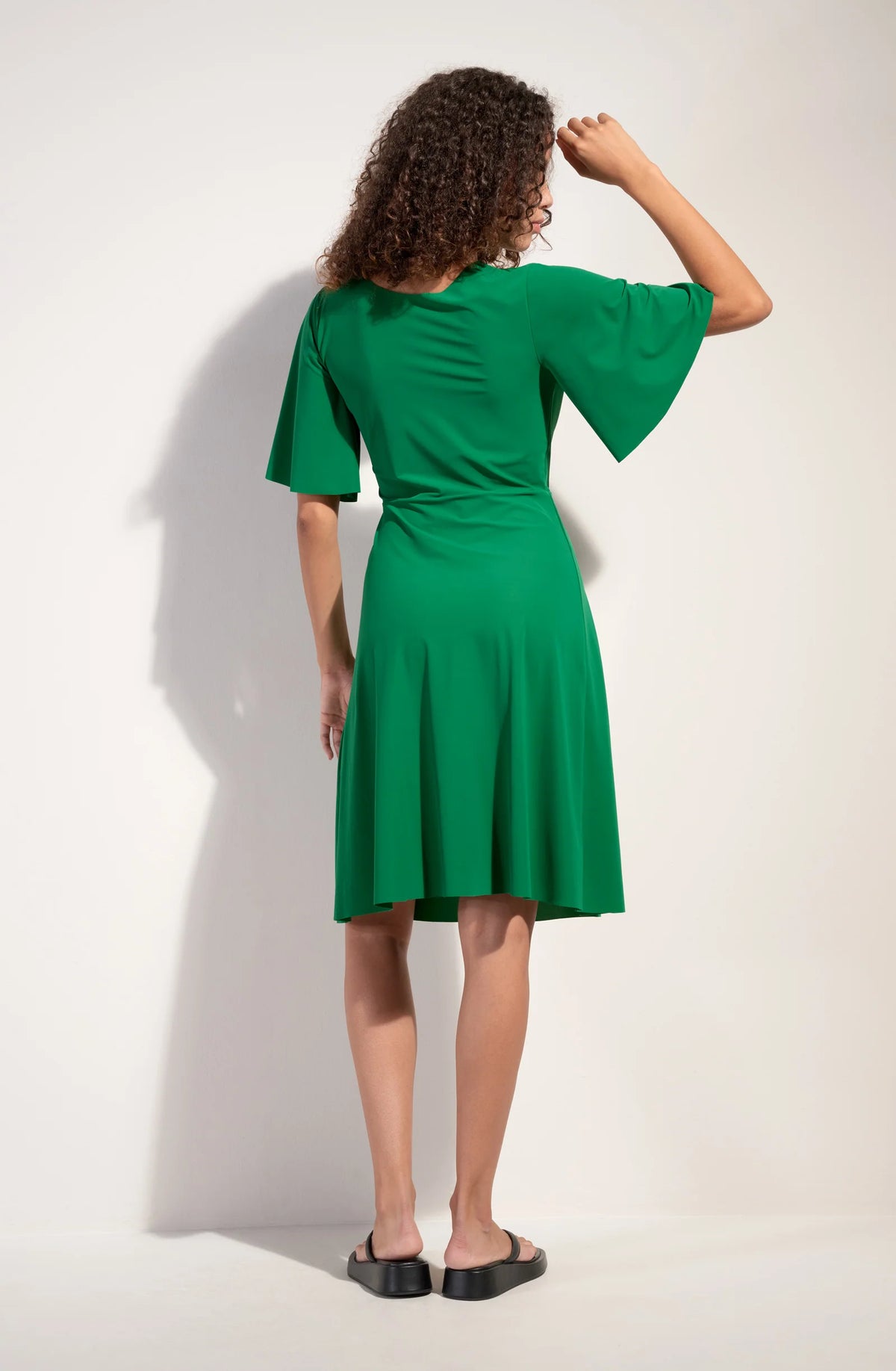 Robe courte Natt Jade en voile stretch à manches papillon