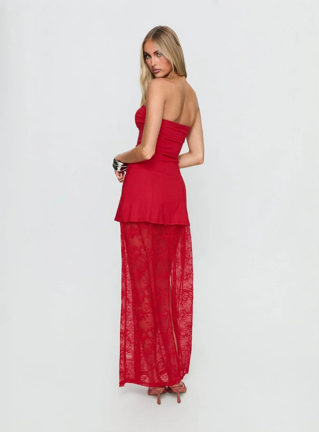 Robe longue sans bretelles Aleda avec dentelle transparente rouge