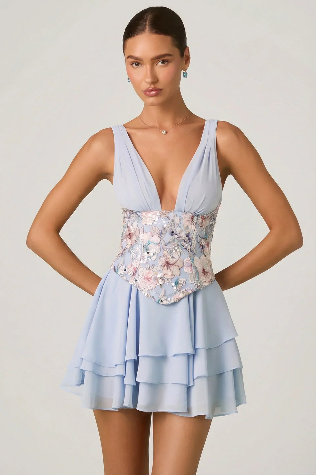 Mini-robe corset volantée ornée de motifs floraux bleus