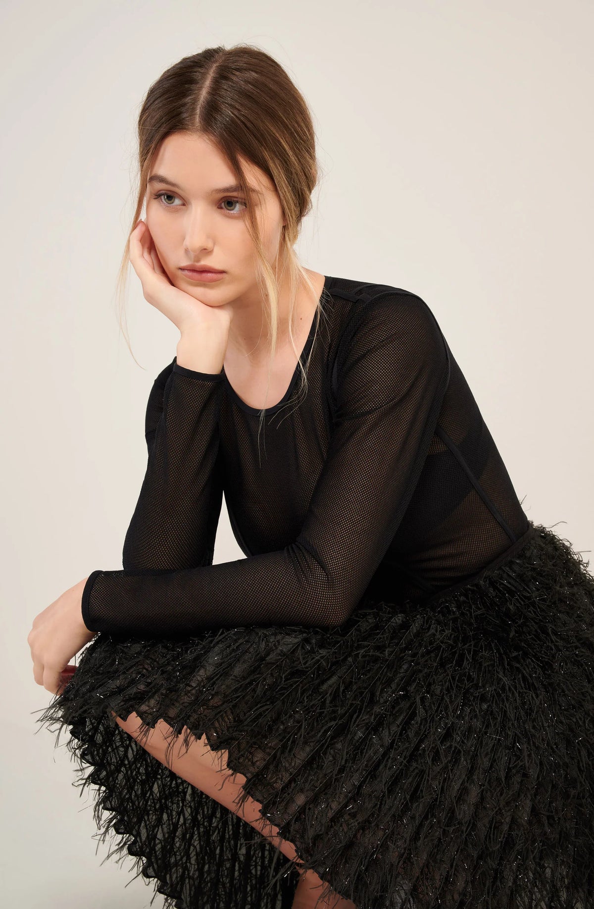 Jupe courte noire en plumes Jutta