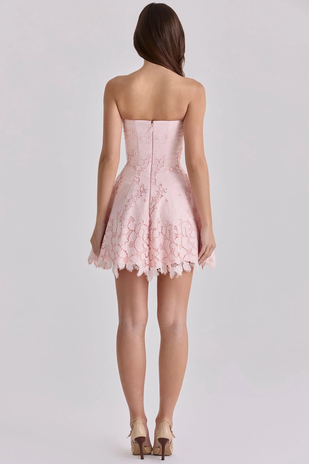 Mini-robe rose bustier à découpes et broderie anglaise