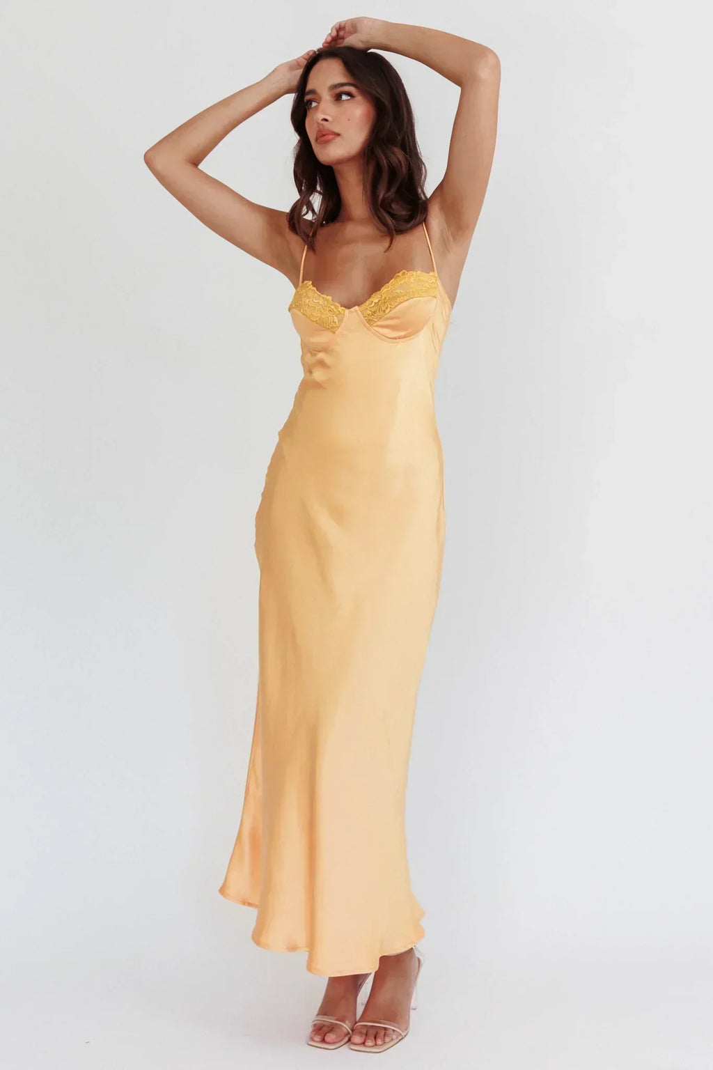 Robe mi-longue en dentelle avec buste et bretelles fines - Melon