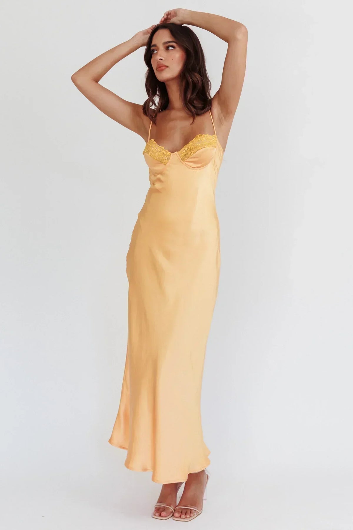 Robe mi-longue en dentelle avec buste et bretelles fines - Melon