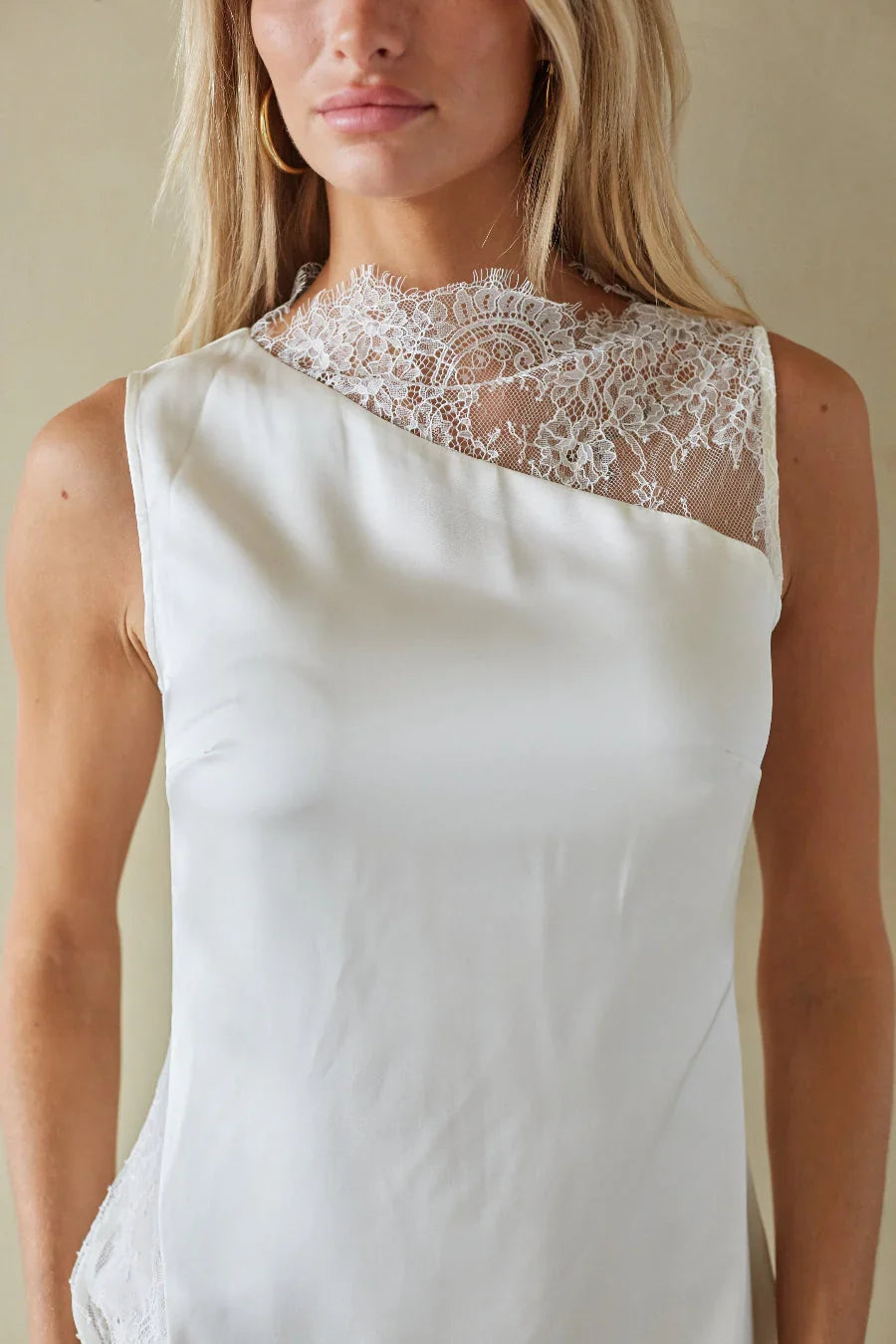 Mini-robe Carolina en dentelle à contraste
