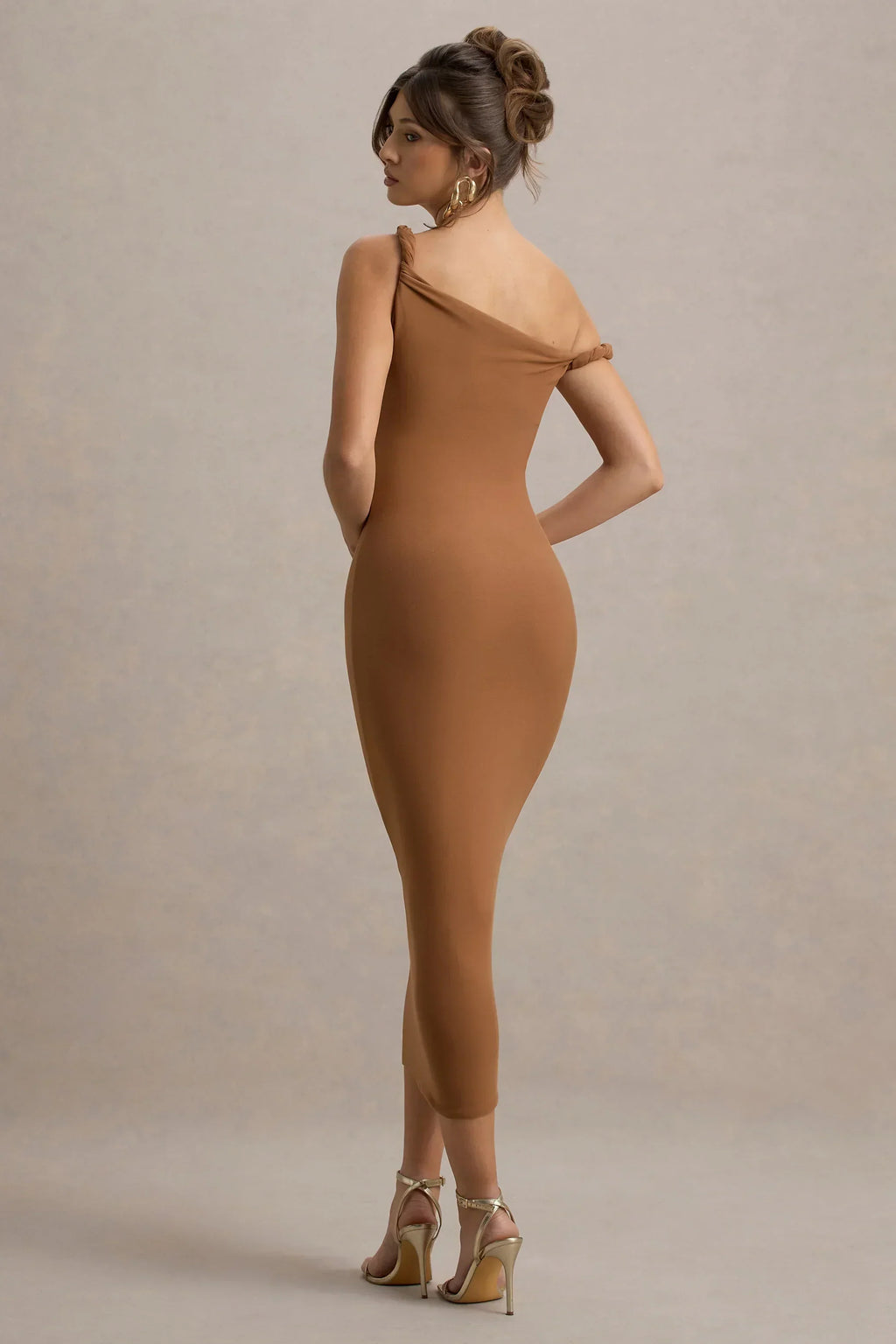 Salomé | Robe midi asymétrique torsadée marron