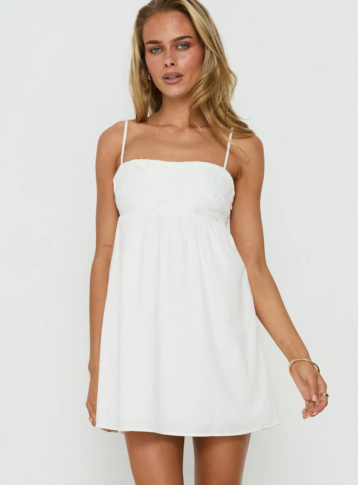 Mini-robe brodée Naylani blanche