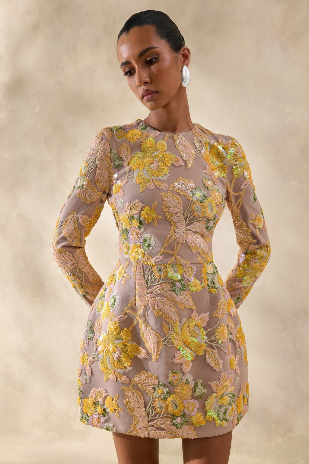 Merdia | Mini-robe col rond à fleurs embellie jaune