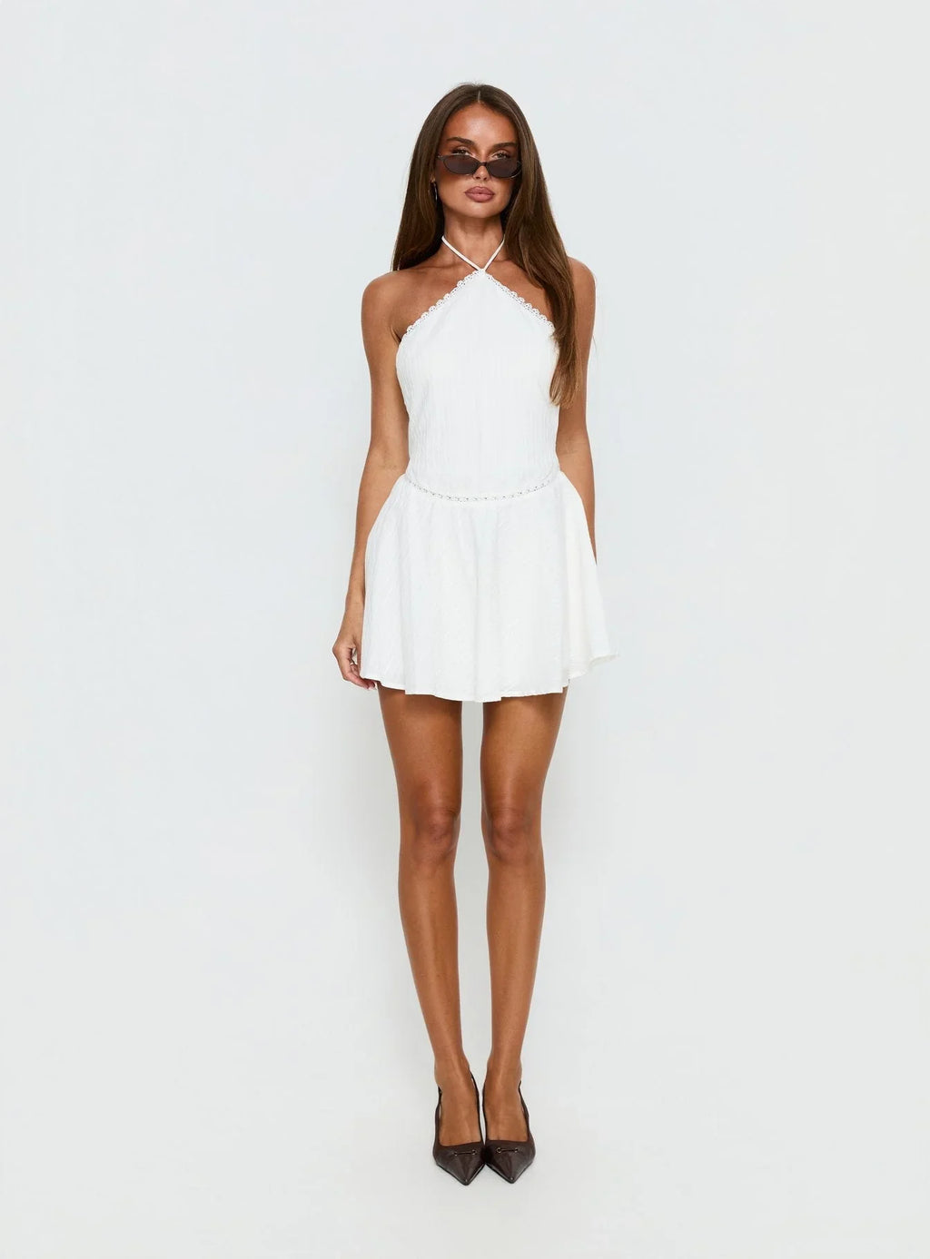 Robe mini blanche Harie Arrow, tour de cou halter