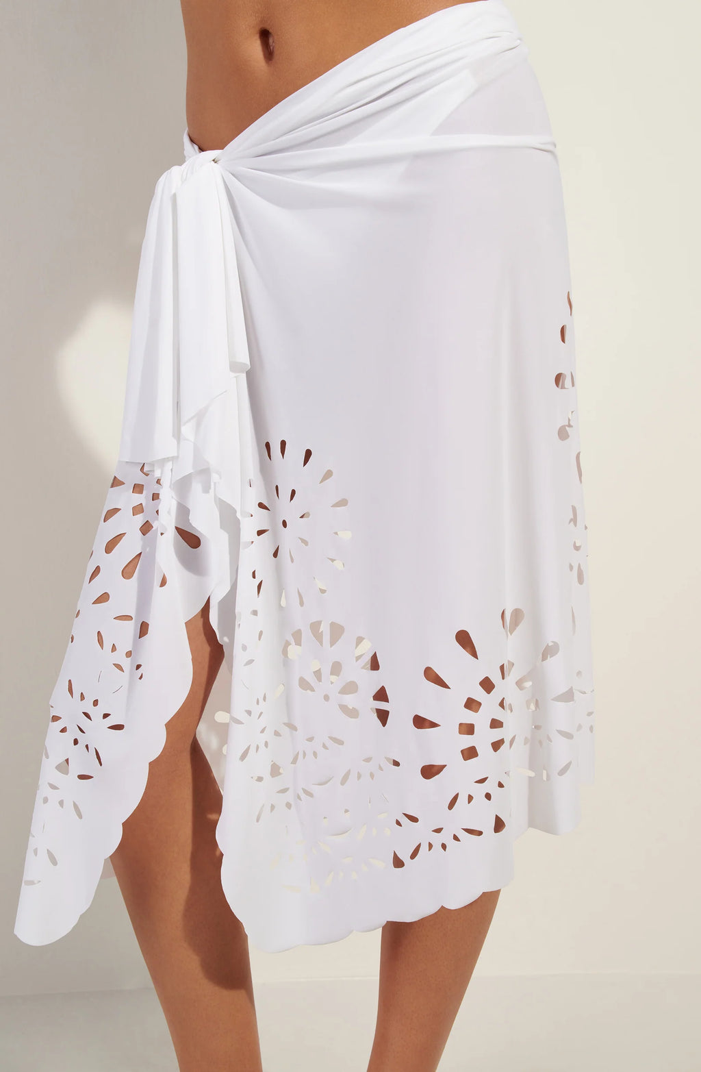 keya Long white pareo with rosette pattern