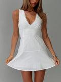 Mini-robe blanche à bordure en dentelle « Splashy »