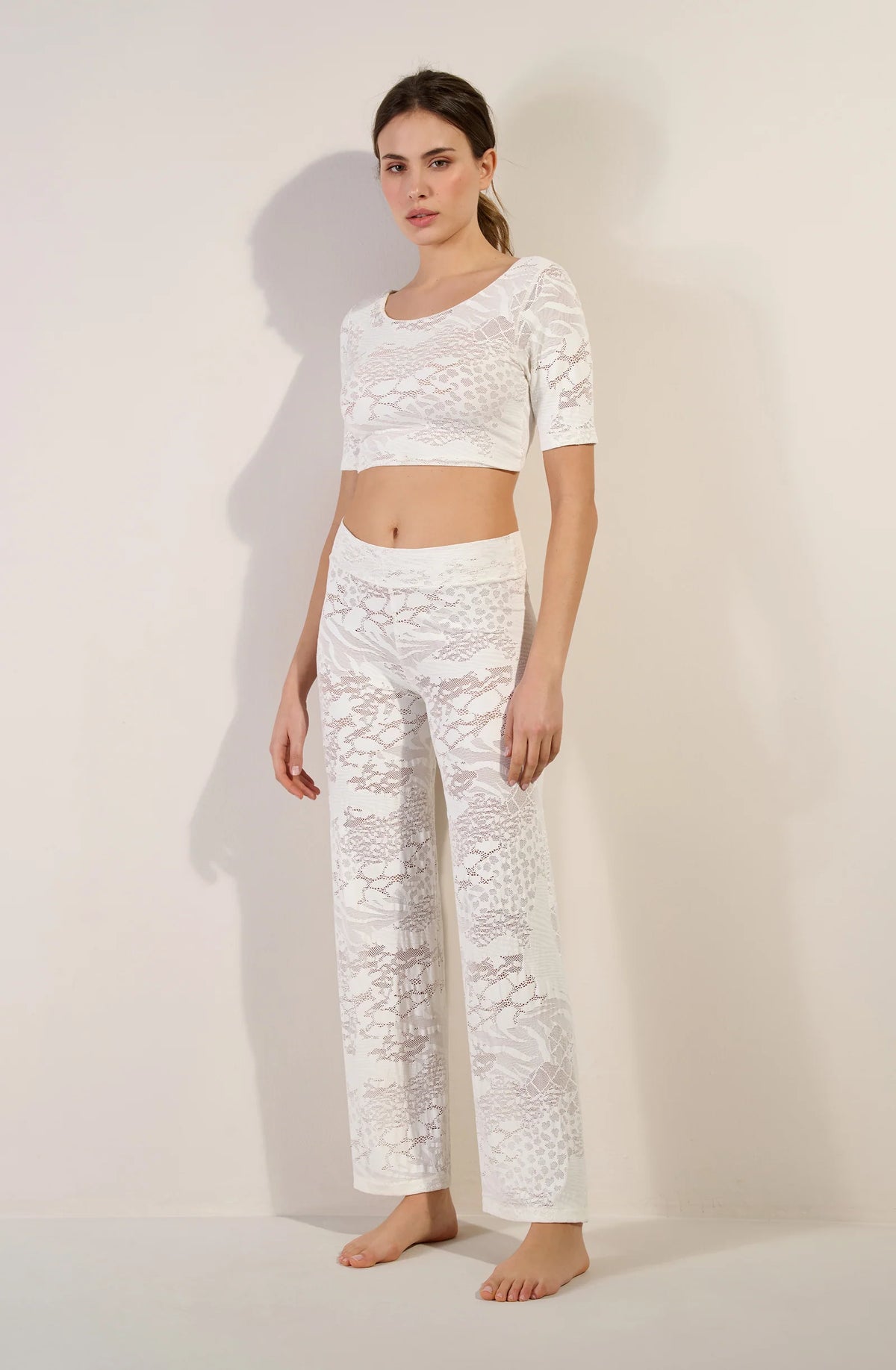 tanji Foam white top with round neck