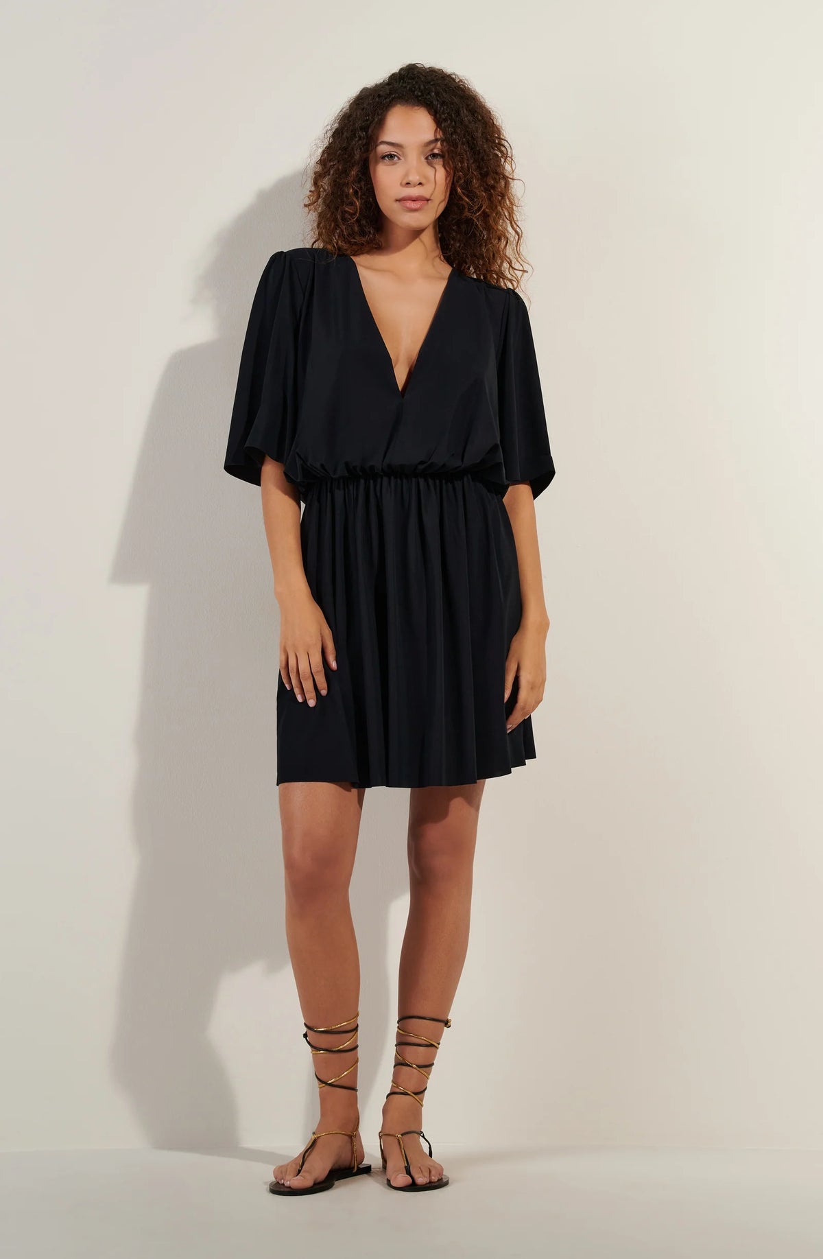 docci V-neck flared black dress
