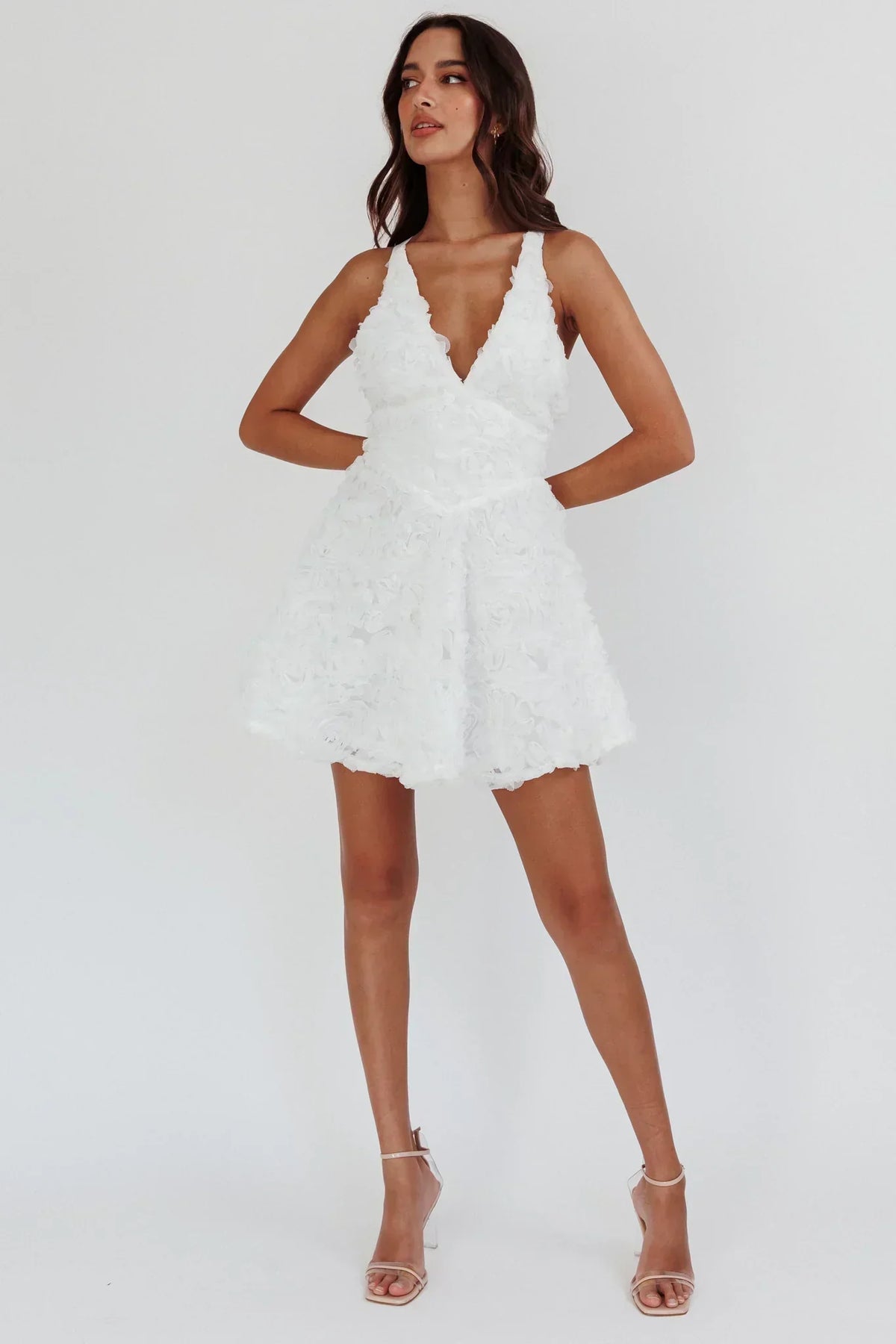 Mini-robe Lavalle ornée de croisillons blanche